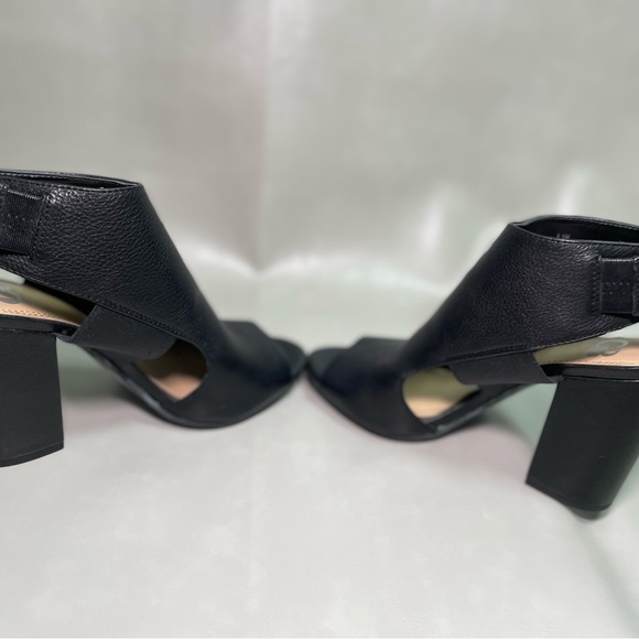 Gianni Bini Black Leather Peep-toe Booties - Picture 4 of 6